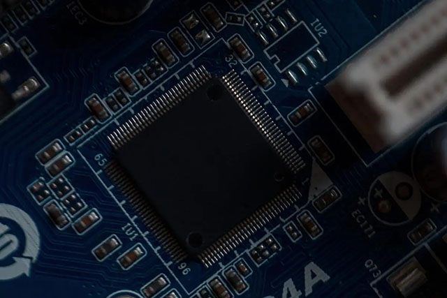 回收 Maxim 運算放大器、ADI 邏輯門和逆變器、TI 數(shù)模轉(zhuǎn)換器