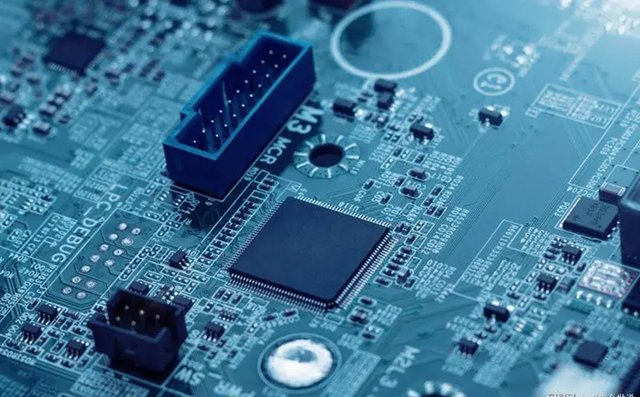 收購 Broadcom：主機總線適配器、RAID 控制卡、SAS 擴(kuò)展器、硬盤驅(qū)動器